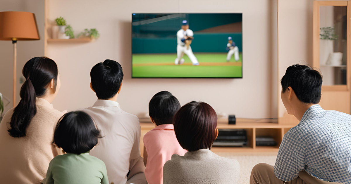 プロ野球をテレビで観戦する様子（2025年）